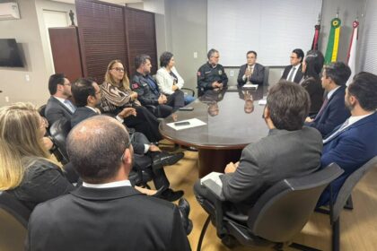 Assinatura de memorando entre MPPB, Polícia Civil e OAB-PB para regulamentar procedimentos em investigações envolvendo escritórios de advocacia.