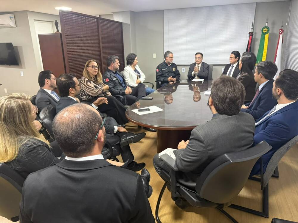 Assinatura de memorando entre MPPB, Polícia Civil e OAB-PB para regulamentar procedimentos em investigações envolvendo escritórios de advocacia.