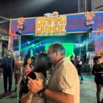 Público dança forró nos polos culturais do Parque do Povo e Parque Evaldo Cruz durante o primeiro “sextou” d’O Maior São João do Mundo, em Campina Grande.