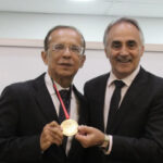 Jornalista Hermes de Luna recebe Medalha de Mérito Jornalístico Lena Guimarães durante sessão solene na Assembleia Legislativa da Paraíba.