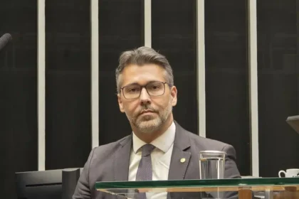 Deputado federal Leonardo Gadelha concede entrevista ao Portal Paraíba Política após assumir mandato temporário na Câmara dos Deputados.