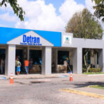 Atendimento no Detran-PB para renovação da Carteira Nacional de Habilitação (CNH).