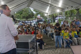 Governador Lucas Ribeiro apresenta projeto do Parque Sensorial da Granja Santana durante encontro com famílias atípicas, em João Pessoa.