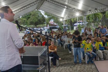 Governador Lucas Ribeiro apresenta projeto do Parque Sensorial da Granja Santana durante encontro com famílias atípicas, em João Pessoa.