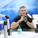 Julian Lemos durante entrevista. Ex-deputado fez novas acusações contra o senador Flávio Bolsonaro.