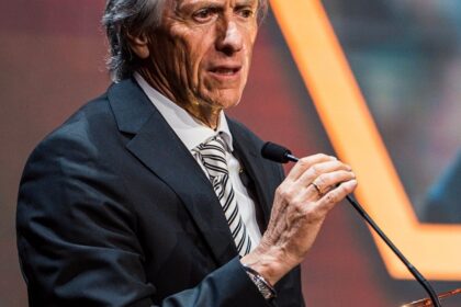 Jorge Jesus durante entrevista coletiva ao comentar sua passagem pelo Al-Hilal e a relação com Neymar.
