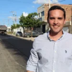 Prefeito de Alcantil, Cícero do Carmo, durante agenda política no município.