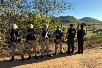 Policiais da FICCO durante operação de combate ao tráfico de drogas e organizações criminosas na Paraíba.