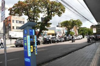 Fachada de área da Zona Azul Digital em João Pessoa, sistema de estacionamento rotativo alvo de ação judicial.