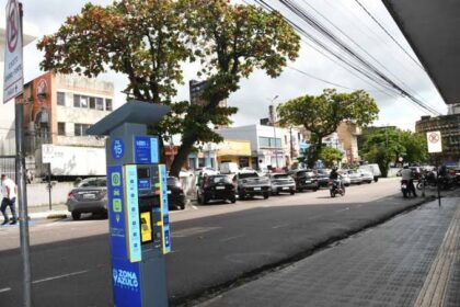 Fachada de área da Zona Azul Digital em João Pessoa, sistema de estacionamento rotativo alvo de ação judicial.