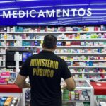 Equipes do MP-Procon, Corpo de Bombeiros e Polícia Militar durante fiscalização em estabelecimentos comerciais de Monteiro.