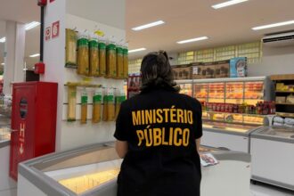 Equipe do MP-Procon realiza fiscalização em supermercado no município de Santa Luzia.