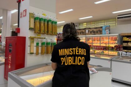 Equipe do MP-Procon realiza fiscalização em supermercado no município de Santa Luzia.
