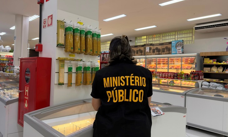 Equipe do MP-Procon realiza fiscalização em supermercado no município de Santa Luzia.