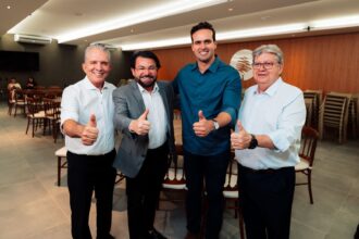 Nabor Wanderley participa da inauguração do novo complexo administrativo e logístico do Grupo Pau Brasil, em Sousa.