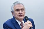 Ronaldo Caiado durante agenda pública, em meio às críticas à pré-candidatura de Flávio Bolsonaro à Presidência da República.