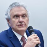 Ronaldo Caiado durante agenda pública, em meio às críticas à pré-candidatura de Flávio Bolsonaro à Presidência da República.
