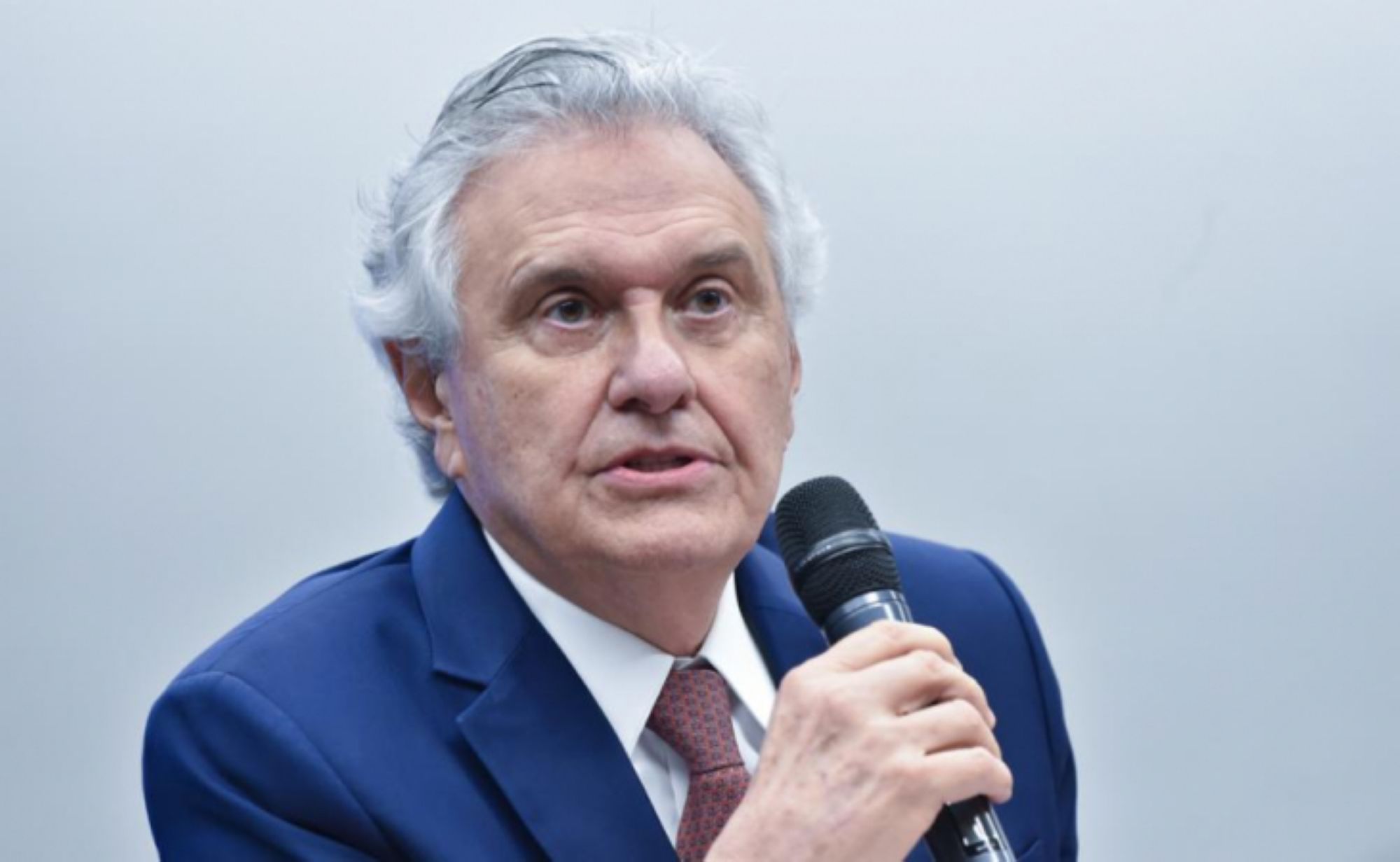 Ronaldo Caiado durante agenda pública, em meio às críticas à pré-candidatura de Flávio Bolsonaro à Presidência da República.