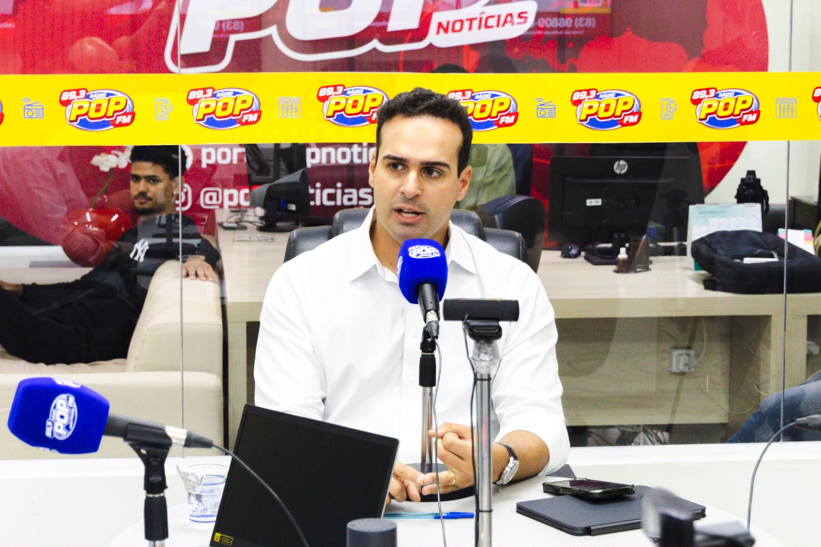 Lucas Ribeiro durante entrevista sobre investimentos em rodovias da Paraíba