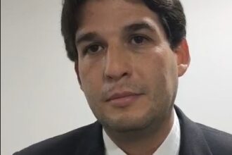 Vereador Milanez Neto durante entrevista sobre pesquisa Quaest e candidatura de Cícero Lucena