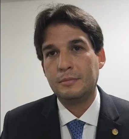 Vereador Milanez Neto durante entrevista sobre pesquisa Quaest e candidatura de Cícero Lucena