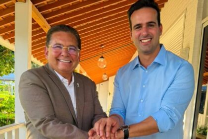 Lucas Ribeiro e Adriano Galdino durante reunião na Granja Santana
