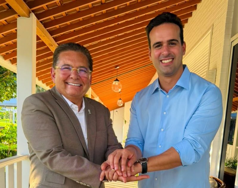 Lucas Ribeiro e Adriano Galdino durante reunião na Granja Santana