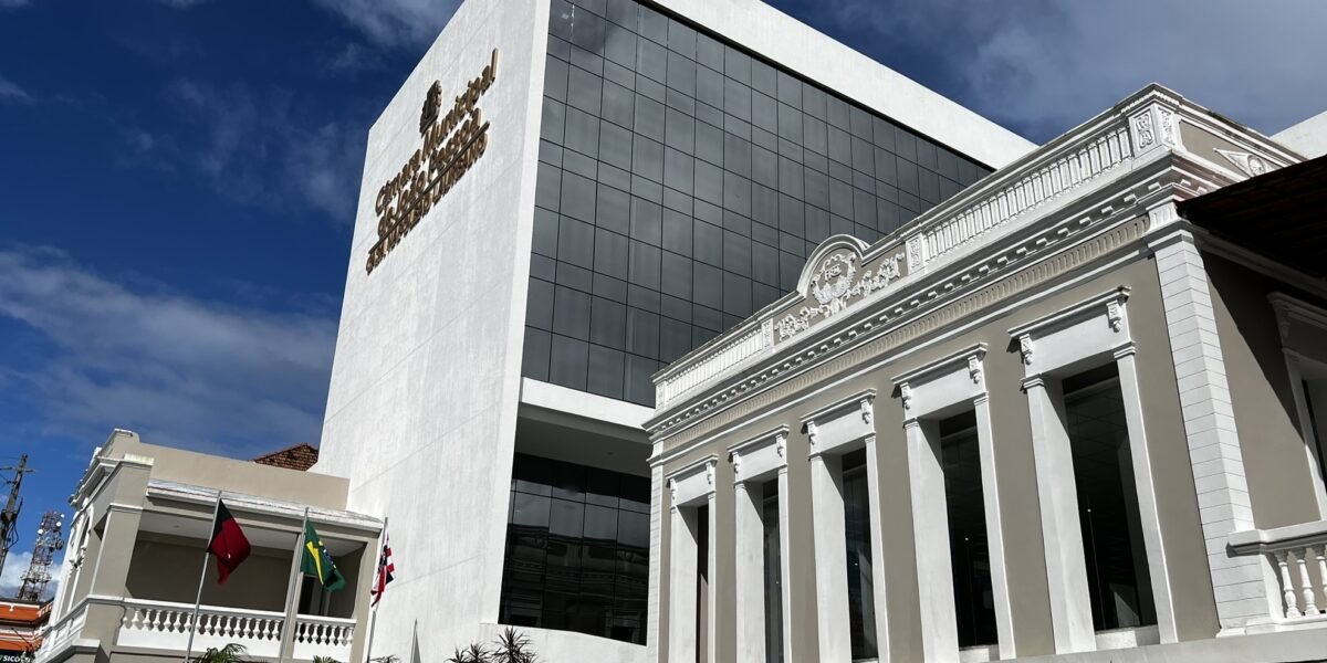 Plenário da Câmara Municipal de João Pessoa durante a abertura dos trabalhos legislativos do segundo semestre de 2026.