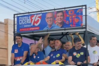 George Morais ao lado de Cícero Lucena durante carreata em Serra Branca