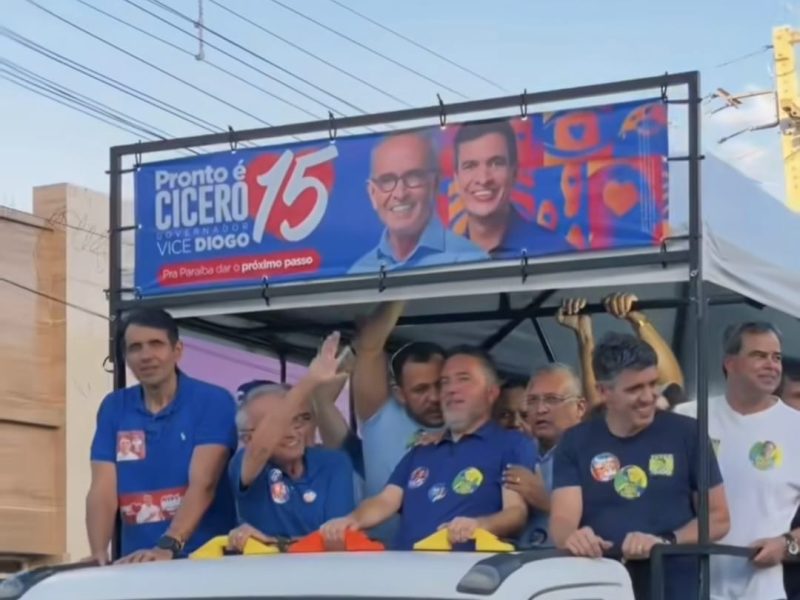 George Morais ao lado de Cícero Lucena durante carreata em Serra Branca