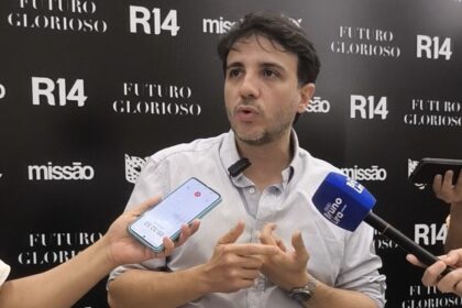 Renan Santos durante agenda política na Paraíba