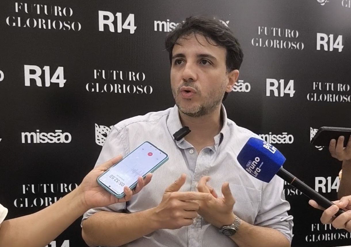 Renan Santos durante agenda política na Paraíba