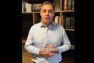 André Mendonça durante manifestação em meio à crise no STF
