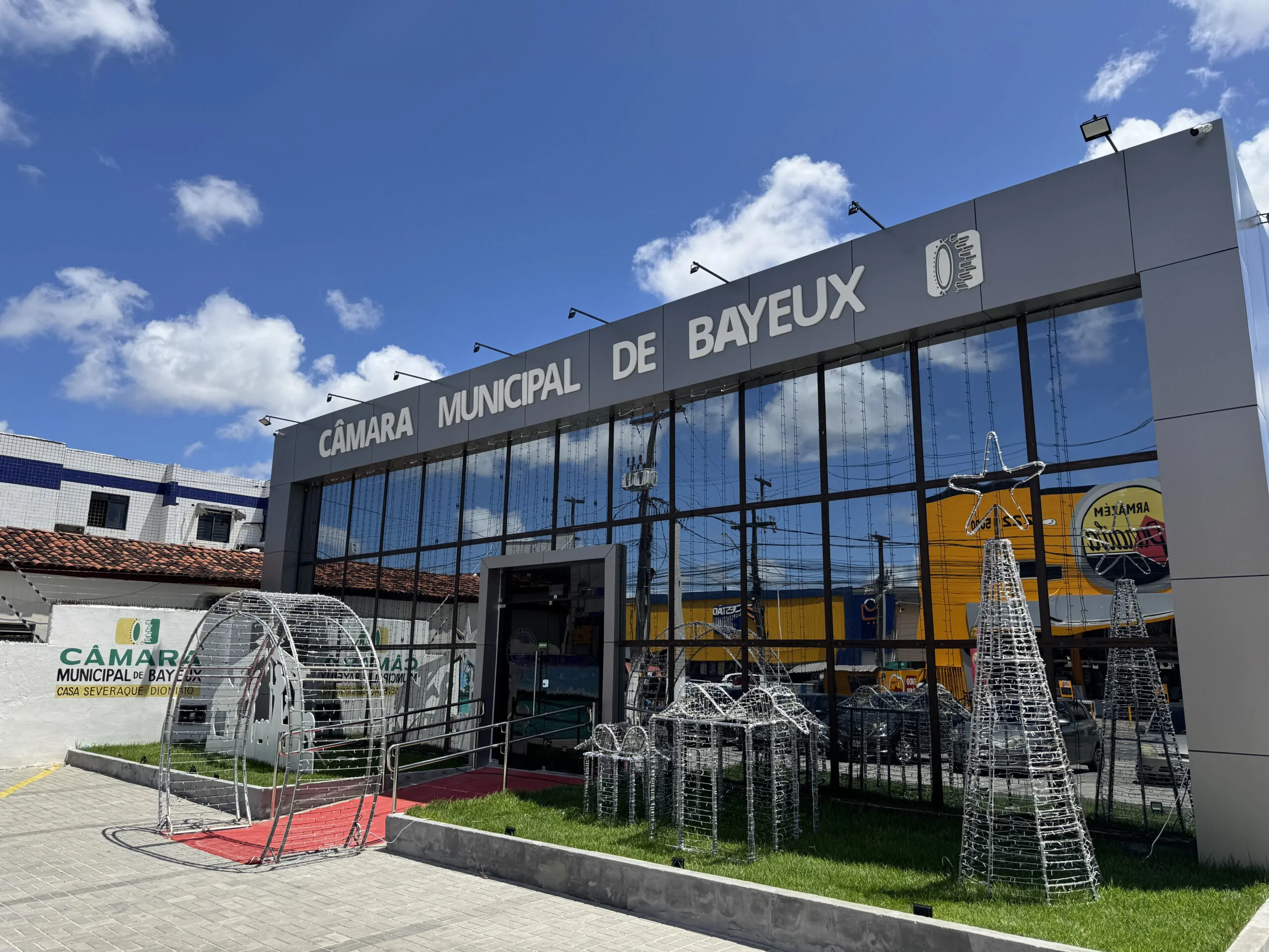 Sessão da Câmara de Bayeux termina em confusão durante votação