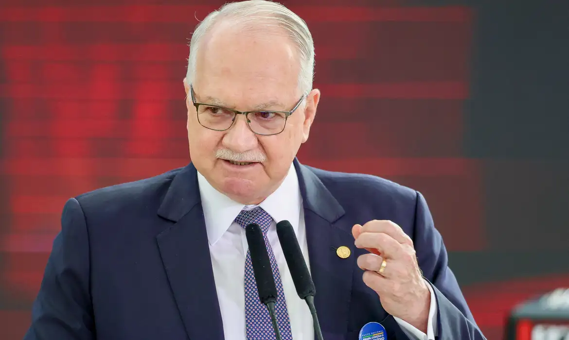 Edson Fachin durante evento no Palácio do Planalto nesta sexta-feira (4)