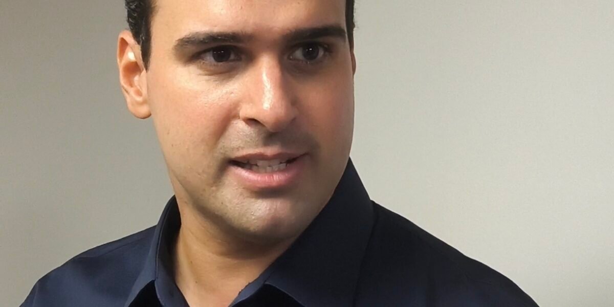 Lucas Ribeiro durante declaração sobre denúncias de suposta compra de votos na campanha eleitoral