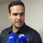 Lucas Ribeiro durante declaração sobre denúncias de suposta compra de votos na campanha eleitoral