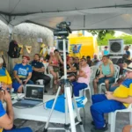 Trabalhadores dos Correios durante assembleia na Paraíba
