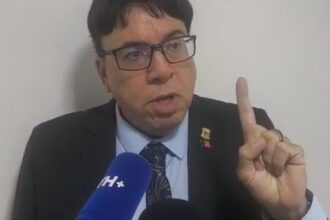 Vereador Guguinha Moov Jampa durante entrevista na Câmara de João Pessoa