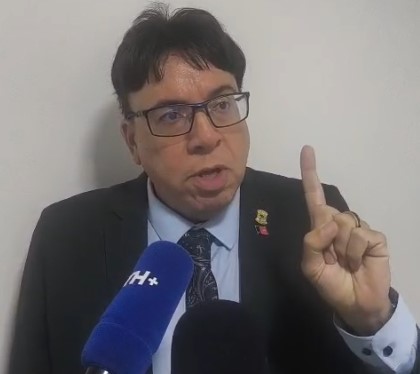 Vereador Guguinha Moov Jampa durante entrevista na Câmara de João Pessoa