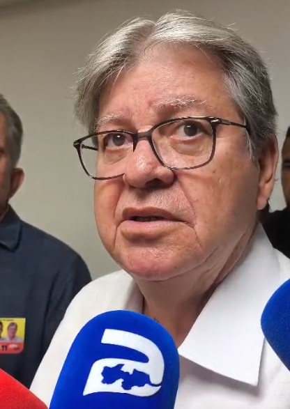 João Azevêdo durante entrevista sobre a eleição de 2026 na Paraíba