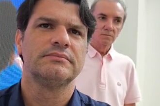 Léo Bezerra durante entrevista em João Pessoa