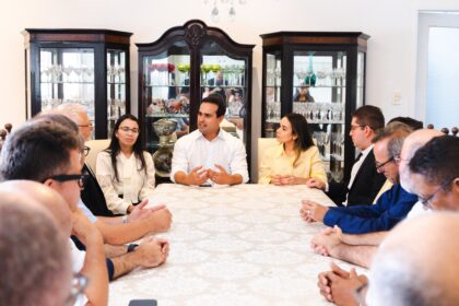 Governador Lucas Ribeiro se reúne com lideranças católicas da Paraíba