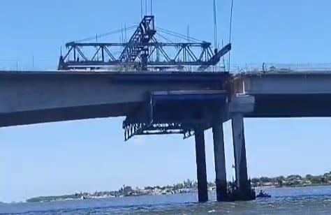 Equipes realizam buscas por trabalhador desaparecido após acidente na Ponte do Futuro, em Cabedelo