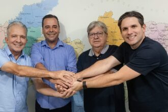 João Azevêdo recebe apoio de prefeitos de Gurinhém e São João do Tigre
