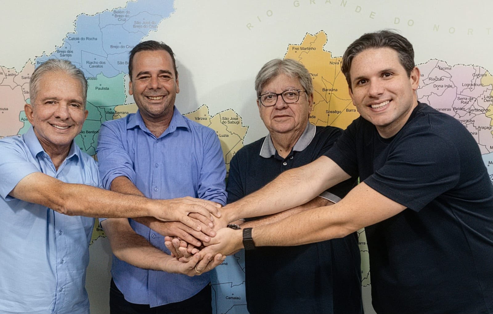 João Azevêdo recebe apoio de prefeitos de Gurinhém e São João do Tigre