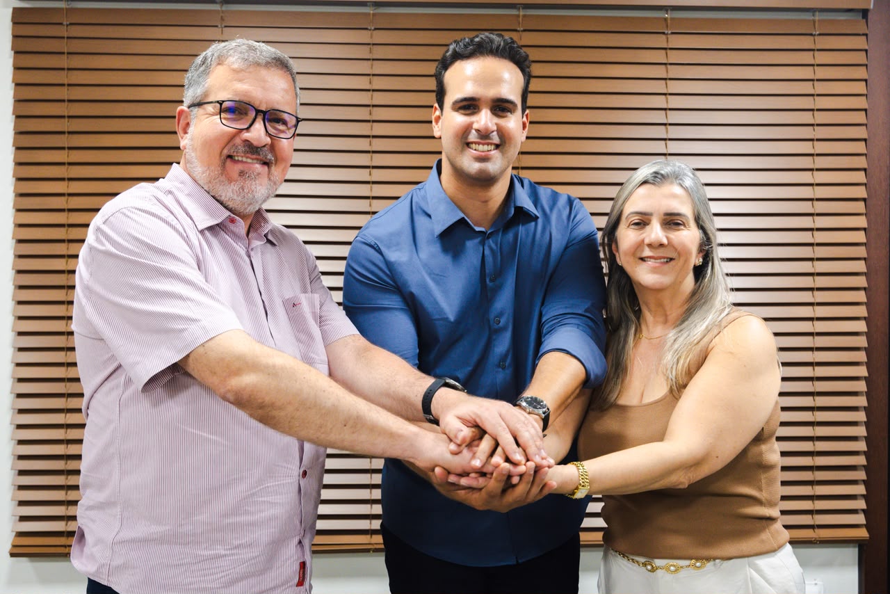 Sílvia Cunha Lima e Lucas Ribeiro durante encontro político em João Pessoa
