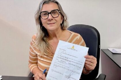 Sílvia Cunha Lima, prefeita de Areia, durante atividade pública