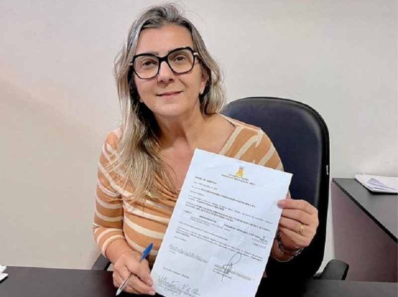 Sílvia Cunha Lima, prefeita de Areia, durante atividade pública