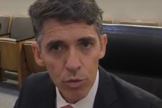 Deputado estadual Tovar Correia Lima durante entrevista sobre as eleições na Paraíba